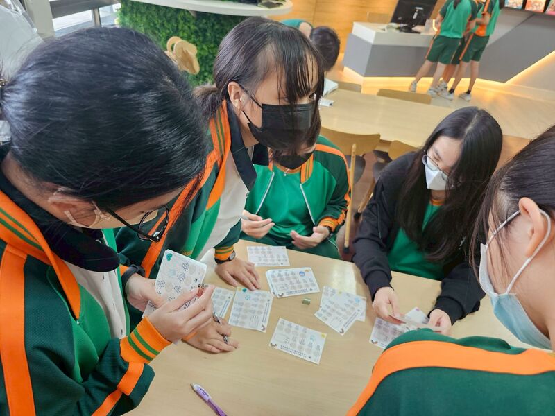 114學期11月校園生命主題書展